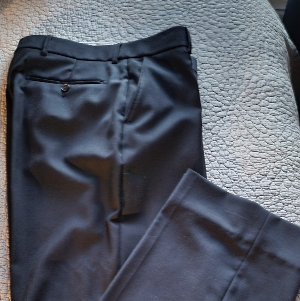 Men's Neimen Marcus Super Fine Wool Flat Front Black Dress Pants. Half Lined.